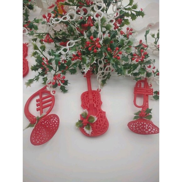 Vintage MCM 1960s Plastic Christmas 8 ft Garland Musical Instruments Holly Berry - Picture 5 of 15